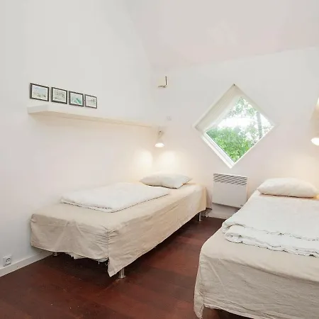 10 Person Holiday In Σπίτι διακοπών Askeby