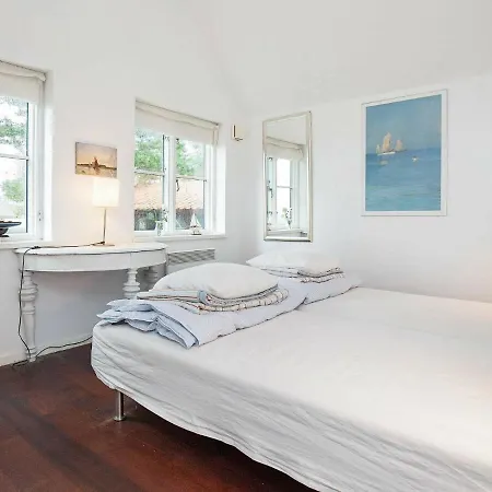10 Person Holiday In *
