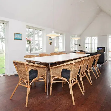 10 Person Holiday In